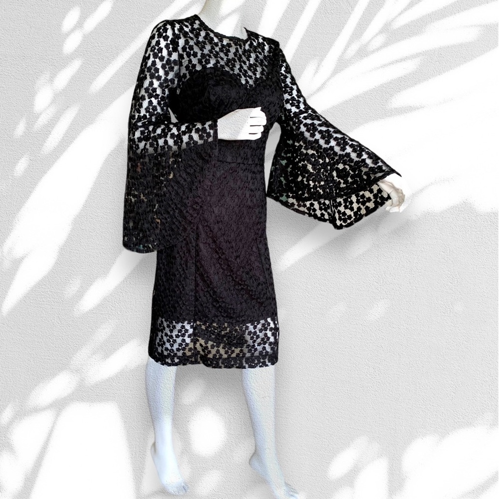 ALEXIA ADMOR LACE COCKTAIL DRESS